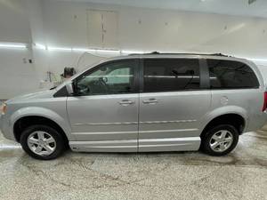 2010 Dodge Grand Caravan SXT - Handicapped Accessible