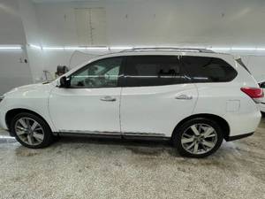 2013 Nissan Pathfinder Platinum - 4X4 - 1 OWNER