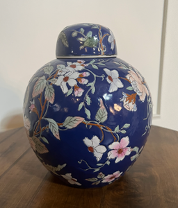 lot 34 image: Vintage Asian Floral Ginger Jar