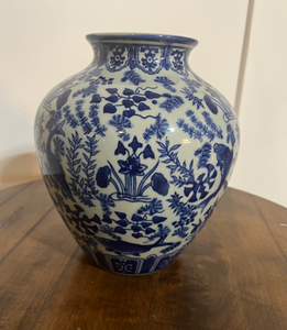 lot 40 image: Blue & White Asian Vase