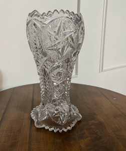 lot 41 image: Early American Period Cut Clear Glass Vase