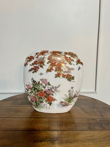 lot 78 image: Floral Patterned Japanese Vase