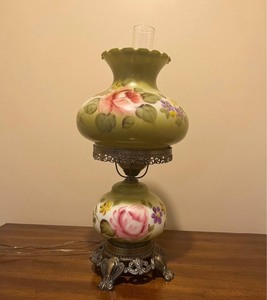 lot 82 image: Antique Gone with The Wind Hurricane Lamp