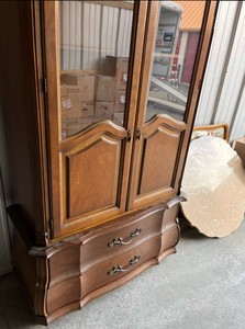 lot 83 image: Thomasville French Provincial Wardrobe