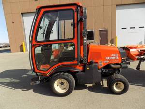 lot 1 image: 2017 Kubota F3990 Riding Lawn Mower