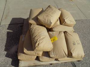 lot 12 image: 18- Bags Silicone Sand