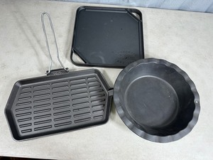 lot 252 image: 3 New Pieces of Cast Iron Cookware