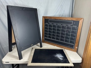 lot 42 image: Folding Chalkboard TentSign, Calendar, Etc