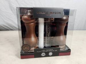 lot 20 image: New Cole and Mason Salt and Peppermill Set