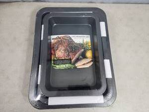 lot 33 image: New 3 Piece Roaster Set