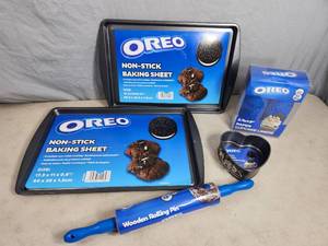 lot 82 image: New Oreo Pans and More