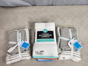 lot 86 image: New Towel Sets