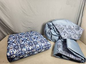 lot 87 image: 3 New Vera Bradley Items