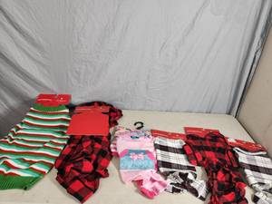 lot 143 image: 6 New Pet Outfits