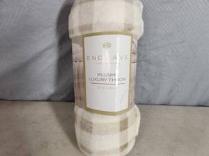 lot 154 image: New Enclave Plush Luxury Throw