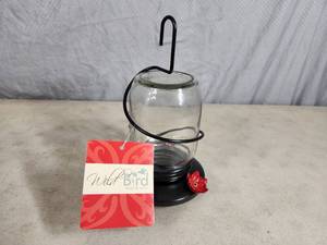 lot 169 image: New Hummingbird Feeder