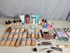 lot 174 image: Makeup and More