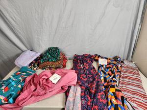 lot 225 image: Large Lot of LuLaRoe Clothing
