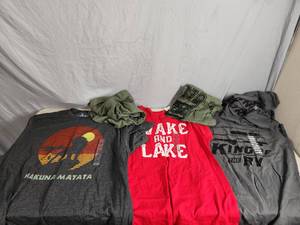 lot 228 image: 5 New Tshirts