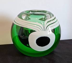 lot 21 image: Swirled Art Glass Bowl by Ivan Stepan