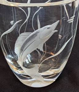 lot 25 image: Small Etched Crystal Bud Vase
