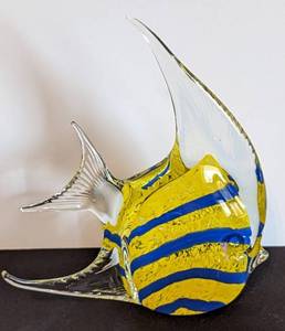 lot 28 image: Assorted Art Glass Fish Figurines