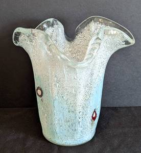 lot 40 image: Unique Polish Art Glass Vase