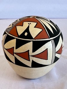 lot 11 image: Acoma Pottery