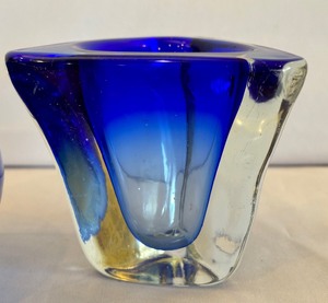 lot 18 image: Kosta Boda Blue Moon Cobalt Blue Swirl Candle Holder & Gorgeous Cobalt Blue Triangle Candle Holder