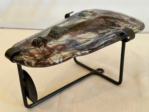 lot 5 image: Vintage Novica Swirled Glass Art Glass Wall Face Figurine with Iron Holder