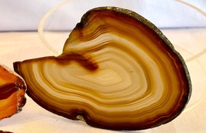 lot 90 image: Gorgeous Collection of Agate Slices