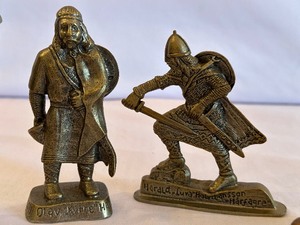 lot 86 image: Variety of Small Danish Collectible Figurines