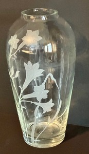 lot 97 image: Decorative Crystal Items including Etched Gorham Crystal Vase