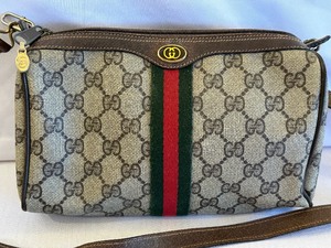 lot 98 image: Vintage Gucci Handbag