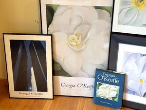 lot 96 image: Decorative Georgia OKeefe Decorative Items