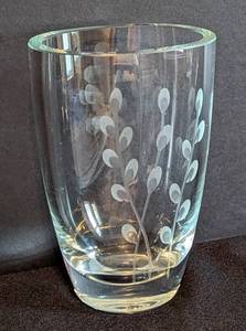 lot 51 image: Small Etched Crystal Vase