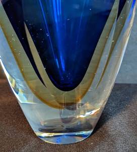lot 100 image: Fifth Ave Crystal Vase