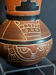 lot 119 image: Small Armando de Mexico Pottery Vase