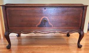 lot 228 image: Lovely Lane Cedar Chest