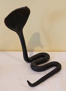 lot 252 image: Scorpion Paperweights and Snake Decorative Options