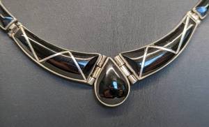 lot 299 image: Onyx and Sterling Silver (Mexico) Necklace
