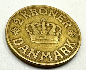 lot 328 image: 1925 Denmark 2 Kroner Coin