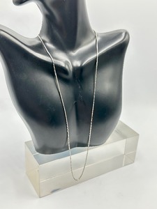 lot 310 image: 14k White Gold Box Chain