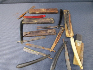 lot 31 image: Straight Edge Razors