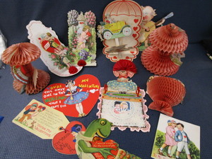 lot 32 image: Vintage Valentines