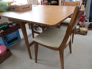 lot 8 image: Heywood Wakefield Dining Table & Chairs