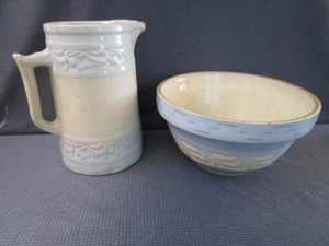 lot 56 image: Vintage Crockery