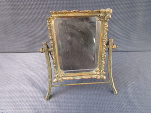 lot 63 image: Antique Dresser Mirror
