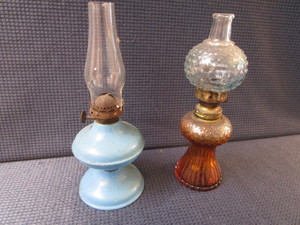 lot 71 image: Mini Kerosene Lamps