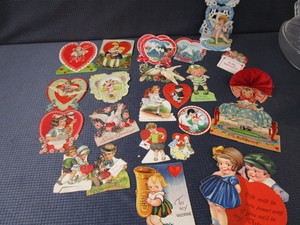 lot 72 image: Antique German Valentines